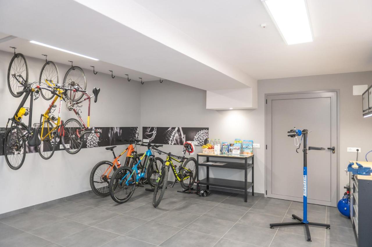 Raffy Family & Bike Hotel Diano Marina Bagian luar foto