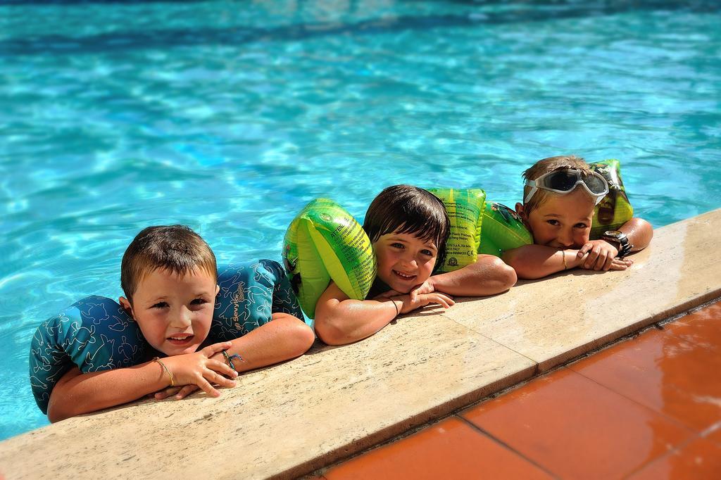 Raffy Family & Bike Hotel Diano Marina Bagian luar foto
